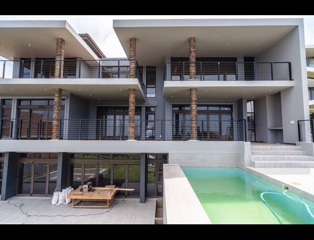 6 BEDROOM HOUSE FOR SALE IN IZINGA ESTATE
